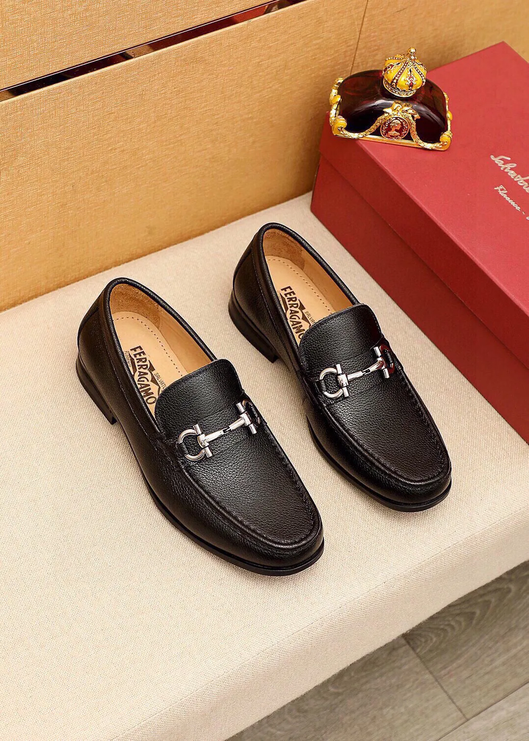 Men's shoes 💰480 💐 Product trademark: Ferragamo "Ferragamo" casual leather shoes Regular size: 38-44 (45🉑️customized) Product materials: Selected imported first-layer pebbled cowhide leather upper + luxury hardware buckle, imported water-dyed cowhide leather lining. Strong three-dimensional visual effect, original outsole color: 3⃣️seed leather materials available